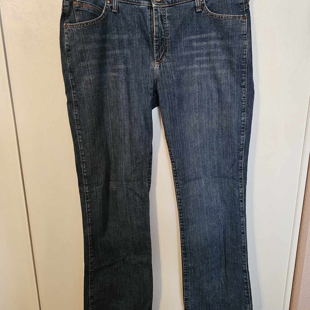 Wrangler Women's Classic Indigo Straight Jeans